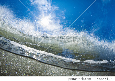 湘南久沼海灘:陽光與海浪 湘南久沼海灘:陽光與海浪 138853198