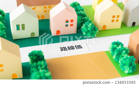 Land value and houses facing the road 138853305