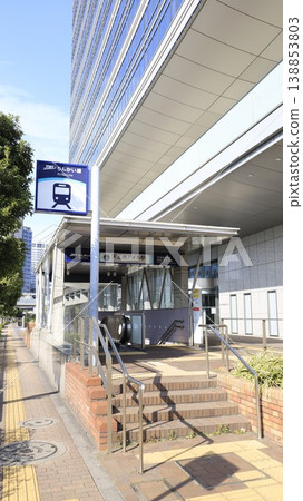 東京臨海快速交通系統臨海線天王洲島站C出口已安裝自動扶梯。 東京臨海快速交通系統臨海線天王洲島站C出口已安裝自動扶梯。 138853803