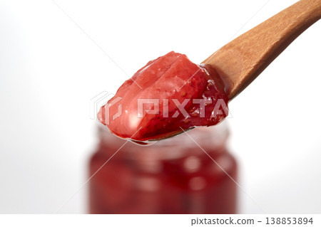 一張看起來油光鵑亮、美味可口的草莓果醬圖片。 一張看起來油光鵑亮、美味可口的草莓果醬圖片。 138853894