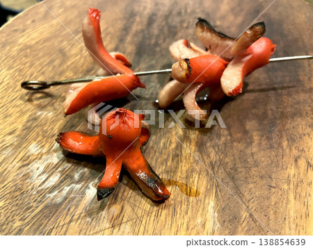 章魚形香腸和培根捲烤串 - 木盤套裝 章魚形香腸和培根捲烤串 - 木盤套裝 138854639