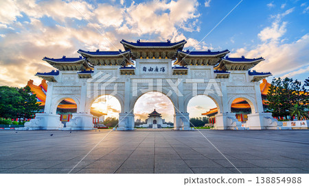 Chiang Kai Shek Memorial Hall at sunrise in Taipei, Taiwan. Translation: "Liberty Square". 138854988