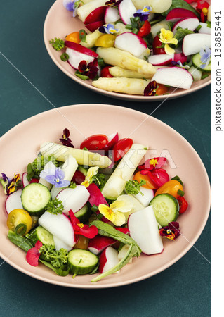 Asparagus salad with flowers, vegan cuisine. 138855441