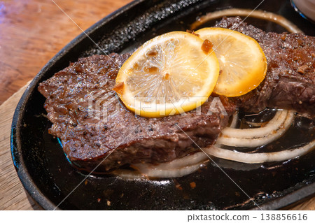 牛排 鐵板 牛肉 食物 檸檬 Lemon Beef Steak レモン ビーフステーキ ステーキ 138856616
