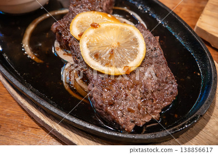 牛排 鐵板 牛肉 食物 檸檬 Lemon Beef Steak レモン ビーフステーキ ステーキ 138856617