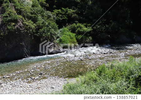 清津川流經清津峽谷入口附近（新潟縣十日町市）。 138857021