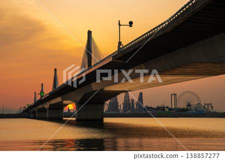 The Ise Bay Expressway "Twinkle Ibigawa Bridge" at sunrise (Kuwana City, Mie Prefecture) The Ise Bay Expressway "Twinkle Ibigawa Bridge" at sunrise (Kuwana City, Mie Prefecture) 138857277
