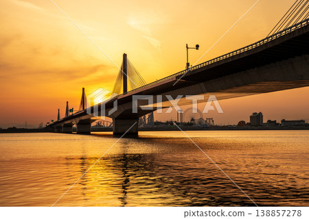 The Ise Bay Expressway "Twinkle Ibigawa Bridge" at sunrise (Kuwana City, Mie Prefecture) The Ise Bay Expressway "Twinkle Ibigawa Bridge" at sunrise (Kuwana City, Mie Prefecture) 138857278