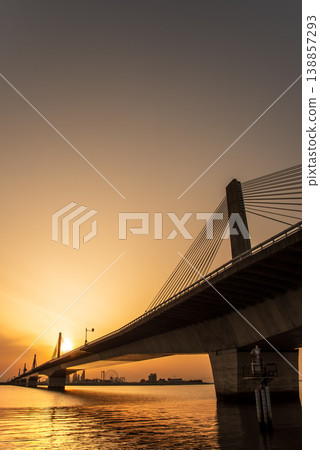 The Ise Bay Expressway "Twinkle Ibigawa Bridge" at sunrise (Kuwana City, Mie Prefecture) The Ise Bay Expressway "Twinkle Ibigawa Bridge" at sunrise (Kuwana City, Mie Prefecture) 138857293