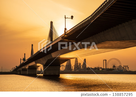 The Ise Bay Expressway "Twinkle Ibigawa Bridge" at sunrise (Kuwana City, Mie Prefecture) The Ise Bay Expressway "Twinkle Ibigawa Bridge" at sunrise (Kuwana City, Mie Prefecture) 138857295
