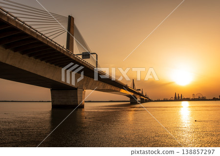 The Ise Bay Expressway "Twinkle Ibigawa Bridge" at sunrise (Kuwana City, Mie Prefecture) The Ise Bay Expressway "Twinkle Ibigawa Bridge" at sunrise (Kuwana City, Mie Prefecture) 138857297
