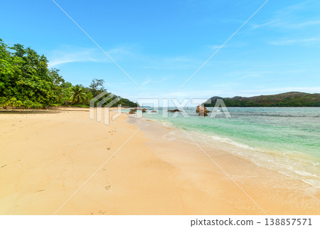 Footprints on a tropical beach on a sunny day 138857571