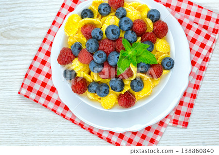 cornflakes, breakfast of cornflakes and berries 138860840
