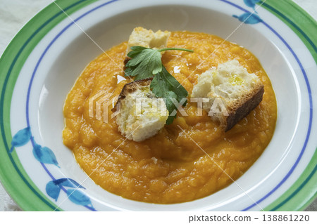 Pumpkin cream soup with crunchy bread croutons Pumpkin cream soup with crunchy bread croutons 138861220