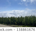 富士山周圍的雲霧和森林 138861676