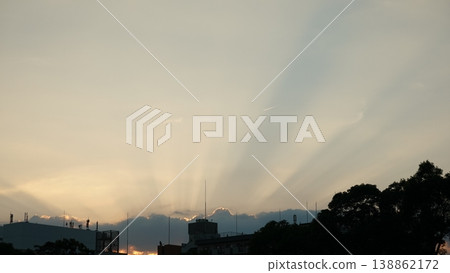 Beautiful crepuscular rays Beautiful crepuscular rays 138862172