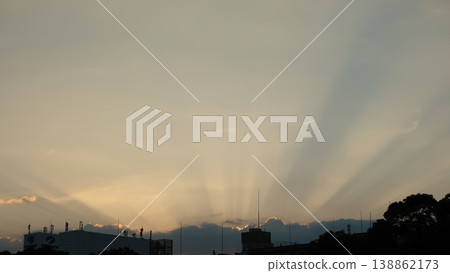 Beautiful crepuscular rays Beautiful crepuscular rays 138862173