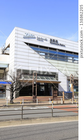 從東京臨海快速交通系統篠之目站A出口看到的車站大樓。 138862205