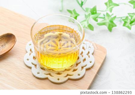 玻璃容器中的龍舌蘭糖漿 138862293