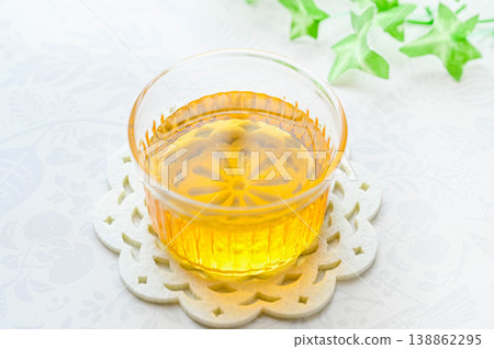 玻璃容器中的龍舌蘭糖漿 玻璃容器中的龍舌蘭糖漿 138862295