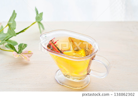 玻璃容器中的龍舌蘭糖漿 138862302