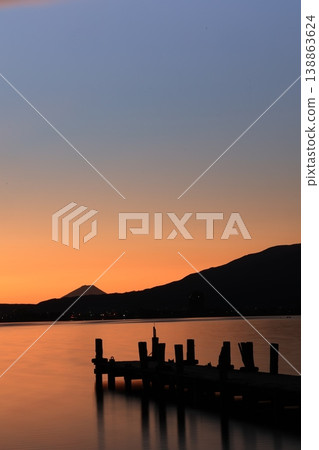 諏訪湖早晨[日出] 138863624