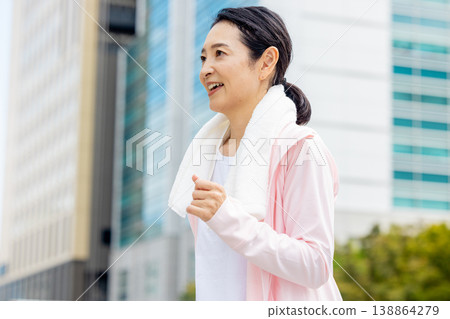 跑步的女人 138864279