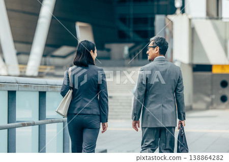 資深商人（男女） 138864282