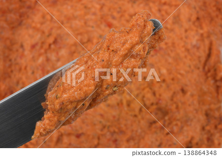 Spreading Beef Tartare Spreading Beef Tartare 138864348