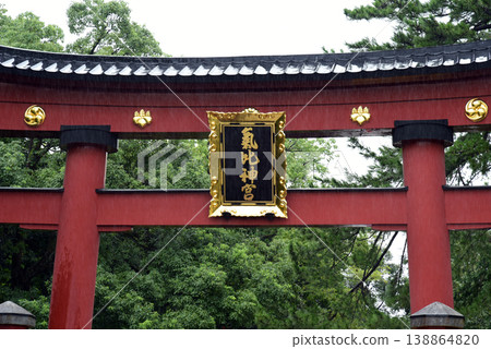 The large torii gate of Kehi Shrine The large torii gate of Kehi Shrine 138864820