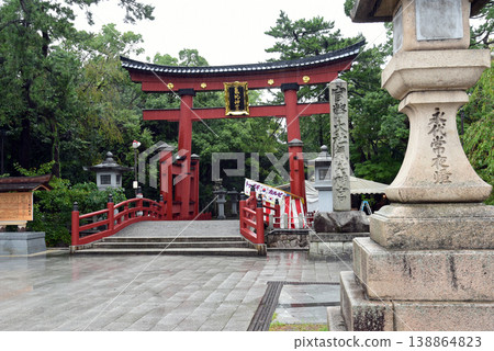 The large torii gate of Kehi Shrine The large torii gate of Kehi Shrine 138864823
