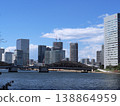 ach立大橋和墨田河上的摩天大樓 138864959