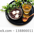 紅豆湯（甜紅豆湯）、冰鎮白玉紅豆湯（紅豆湯佐糯米糰）、紅豆湯（紅豆湯佐糯米糰）、大麥茶、夏日甜點。 138866011