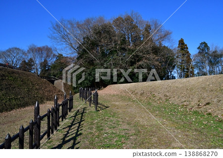 Hachigata Castle 110: Earthen rampart of the third enclosure, earthen rampart of the second enclosure 138868270