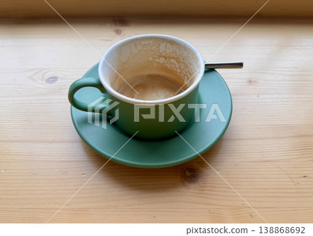 a dirty tea steamer after a fragrant cappuccino is on the table in a coffee shop 138868692