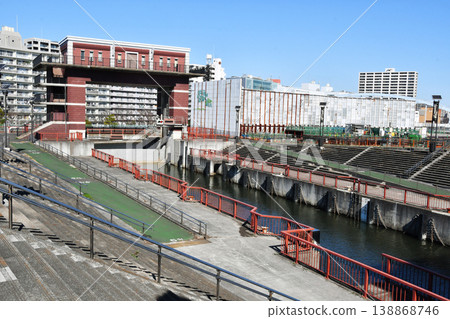 Arakawa Lock Gate_04 138868746