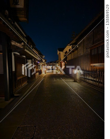 Kyoto at night 138869529