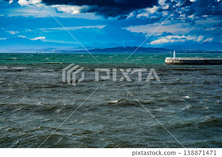 富士山，碧海雲霧之間。 138871471