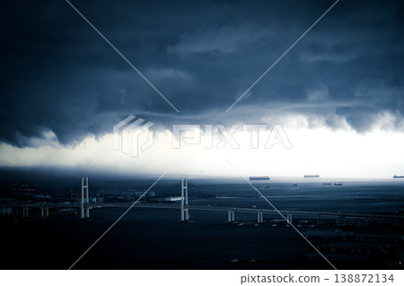 雨雲和橫濱港 雨雲和橫濱港 138872134