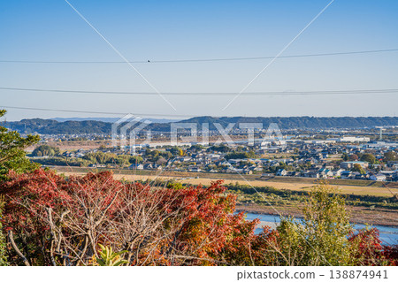 Autumn leaves and cityscape of Hamamatsu City (Shizuoka Prefecture) 138874941