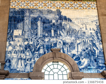 The interior of the Sao Bento train station in Porto, Portugal 138875438