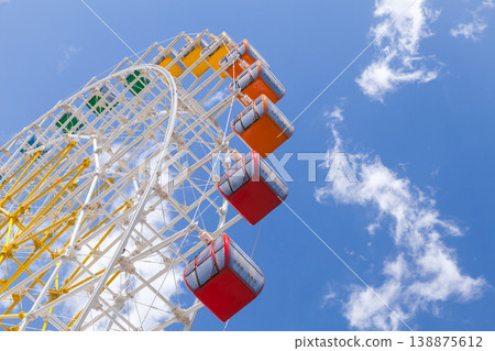 Bright red, orange and yellow ferris wheel cabins 138875612