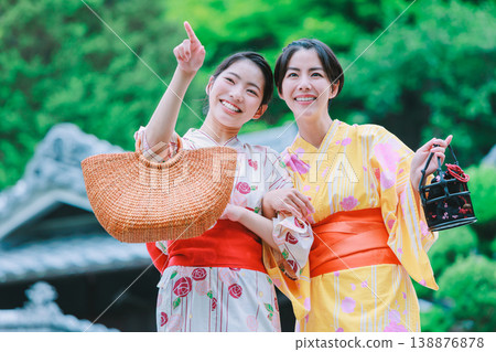 A woman in a yukata enjoying a hot spring trip 138876878