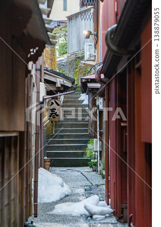 Akari-zaka Hill in the daytime and a snowy alleyway (Kazue-machi Teahouse District) Akari-zaka Hill in the daytime and a snowy alleyway (Kazue-machi Teahouse District) 138879055