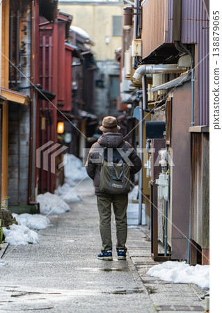 A figure sketching in the Kazue-machi teahouse district, seen from behind, and a snowy alleyway. A figure sketching in the Kazue-machi teahouse district, seen from behind, and a snowy alleyway. 138879065