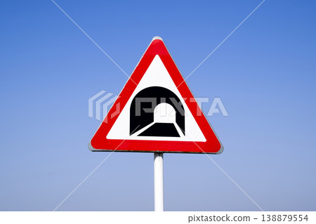 A road sign warning about the tunnel. 138879554