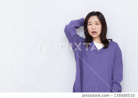 A woman holding a head 138880510