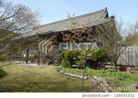 Kanshuji Temple in Spring: Shinden Hall, Kanshuji Nio-do-cho, Yamashina-ku, Kyoto City Kanshuji Temple in Spring: Shinden Hall, Kanshuji Nio-do-cho, Yamashina-ku, Kyoto City 138881032