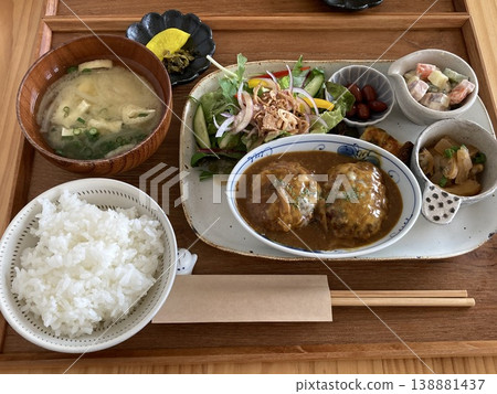 Mini hamburger steak set meal with curry cheese sauce Mini hamburger steak set meal with curry cheese sauce 138881437