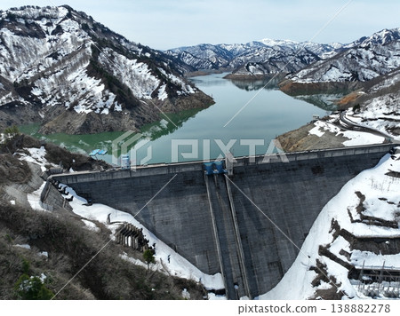 <Bird's-eye view> Lake Okutadami in spring, seen from the dam. <Bird's-eye view> Lake Okutadami in spring, seen from the dam. 138882278